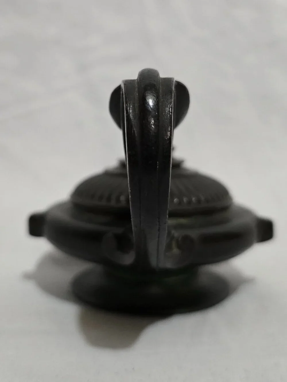 Antique Style Bronze Oil Lamp - Grand Tour Aladdin Style - Bronze